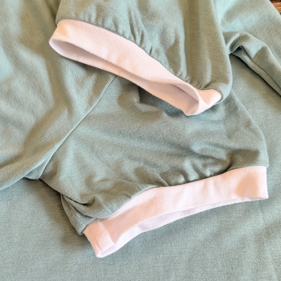 Mint Green solid color tshirt oversized medium - Picture 4 of 5